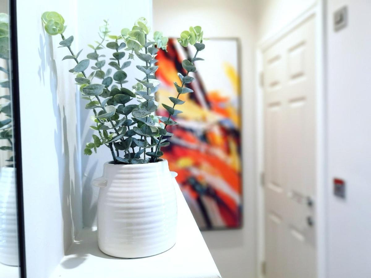 Stunning Modern Apartment Sleeps 4 - 6 Min Walk From Golden Beaches-Free Parking Bournemouth Exterior foto