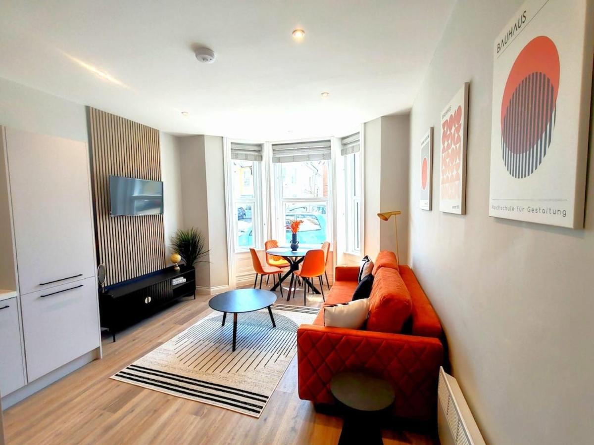 Stunning Modern Apartment Sleeps 4 - 6 Min Walk From Golden Beaches-Free Parking Bournemouth Exterior foto
