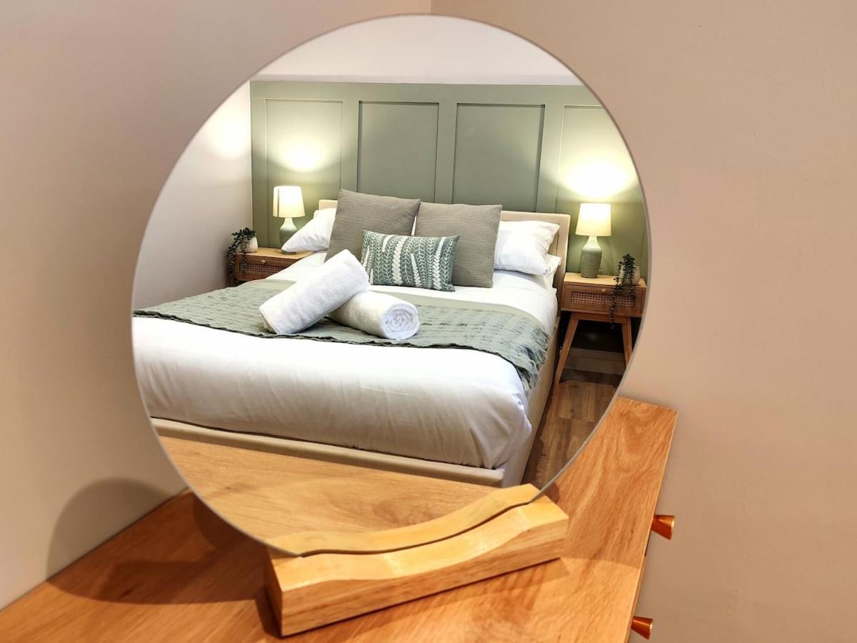 Stunning Modern Apartment Sleeps 4 - 6 Min Walk From Golden Beaches-Free Parking Bournemouth Exterior foto