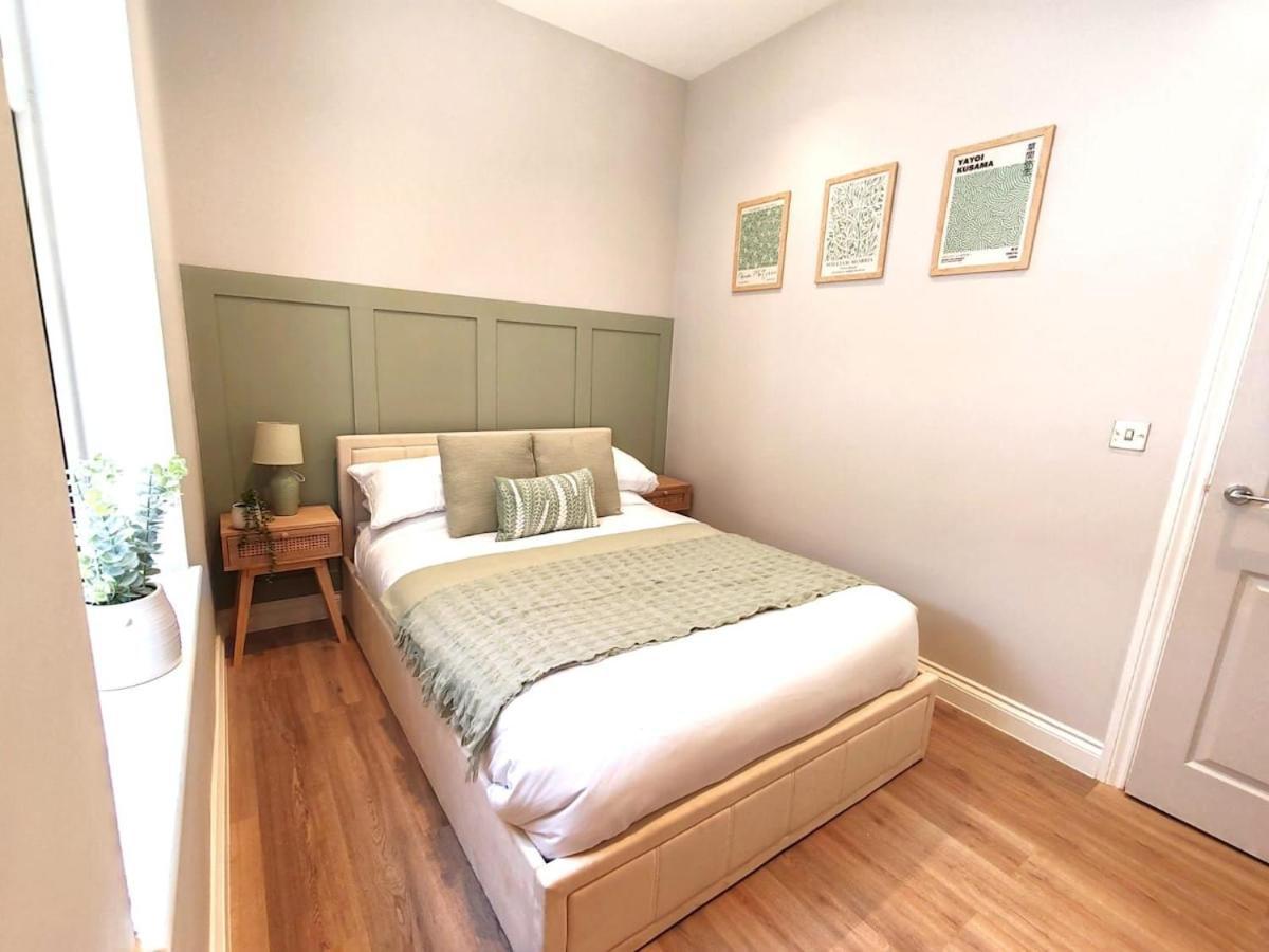 Stunning Modern Apartment Sleeps 4 - 6 Min Walk From Golden Beaches-Free Parking Bournemouth Exterior foto