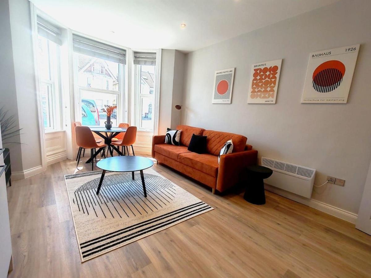 Stunning Modern Apartment Sleeps 4 - 6 Min Walk From Golden Beaches-Free Parking Bournemouth Exterior foto