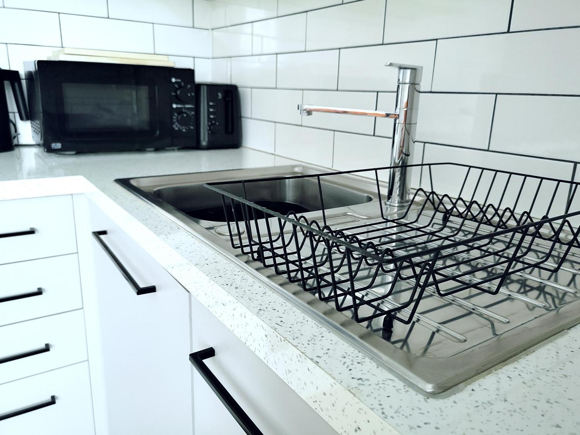 Stunning Modern Apartment Sleeps 4 - 6 Min Walk From Golden Beaches-Free Parking Bournemouth Exterior foto