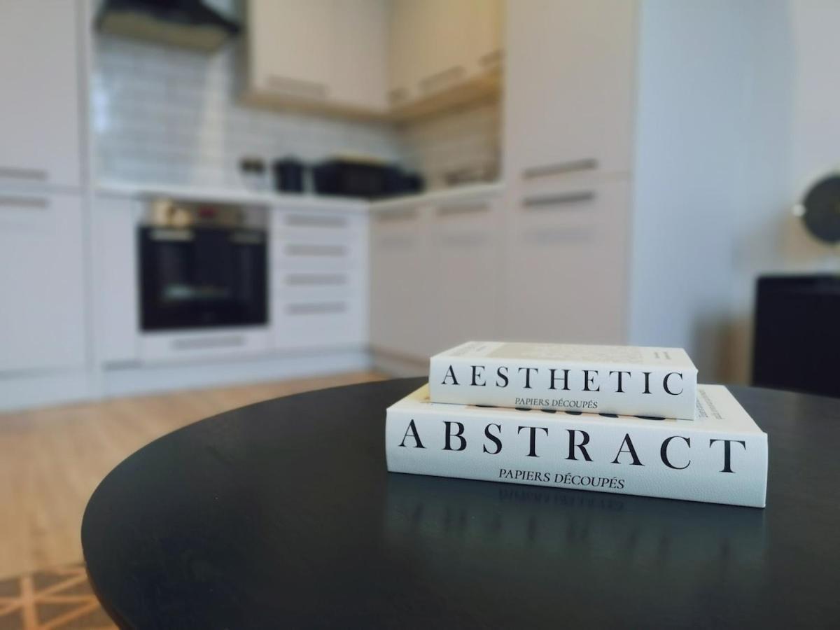 Stunning Modern Apartment Sleeps 4 - 6 Min Walk From Golden Beaches-Free Parking Bournemouth Exterior foto