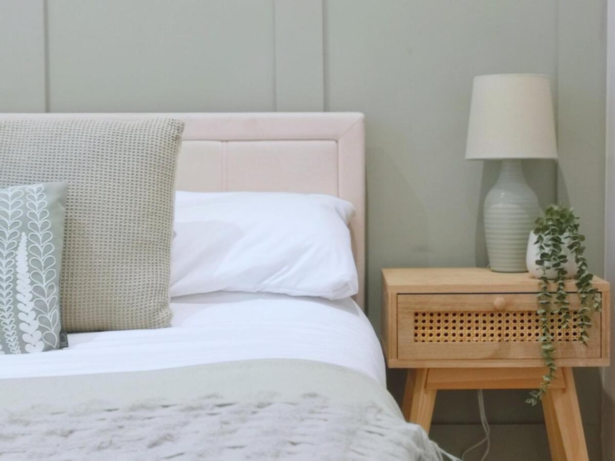 Stunning Modern Apartment Sleeps 4 - 6 Min Walk From Golden Beaches-Free Parking Bournemouth Exterior foto